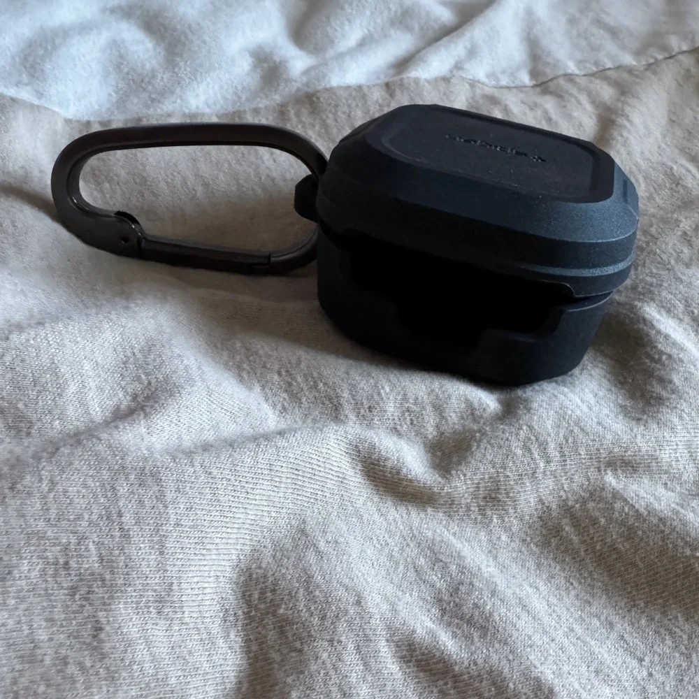 Like new Spigen galaxy buds pro/pro2 protective case. - Picture 4 of 5